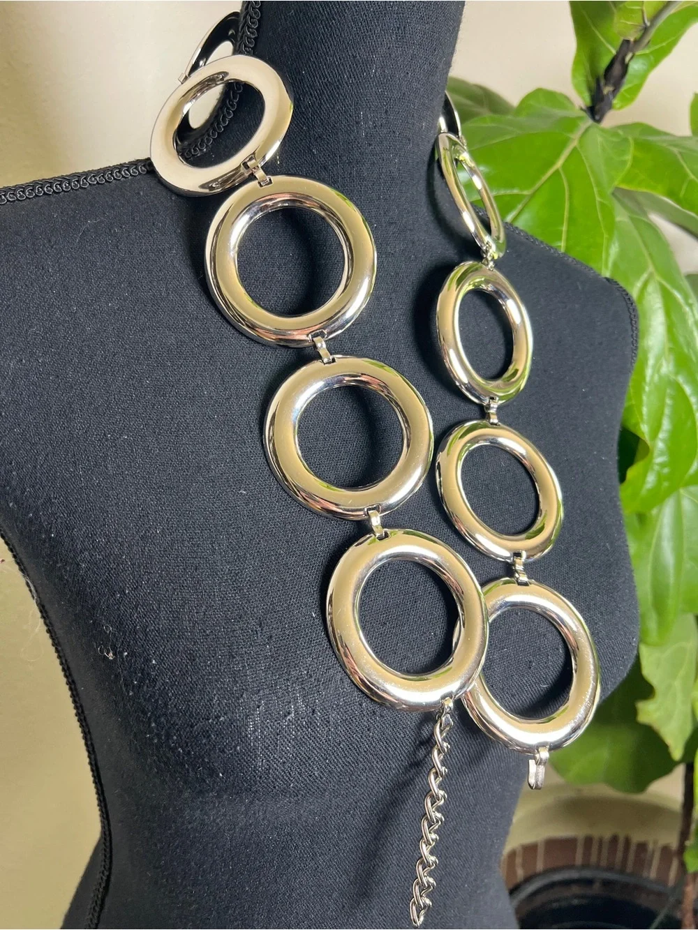 ESCADA Women’s Large Circle Shiny Silver Tone Metal Chain Link Belt